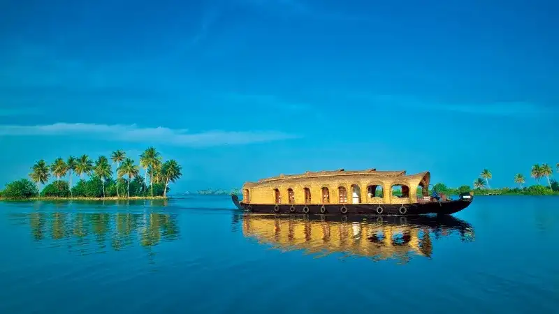Kerala houseboat packages in Alleppey backwaters